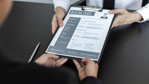 Jak skutecznie przygotować CV i list motywacyjny